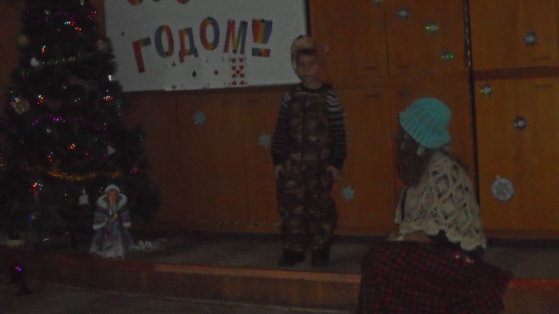 25 декабря воспитанники подготовительной к школе группы МБДОУ Фировского детского сада «Родничок» были приглашены на новогоднюю елку в Фировскую районную библиотеку